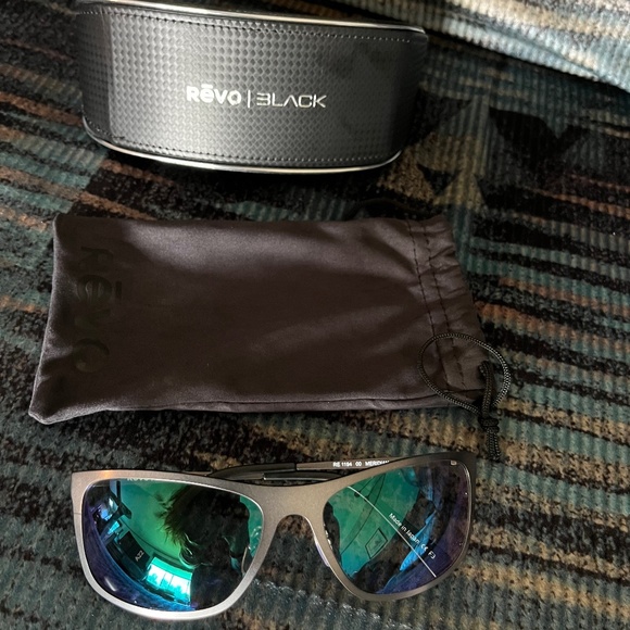 Revo Other - Revo Meridian Photochromic Sunglasses - Like New Condition